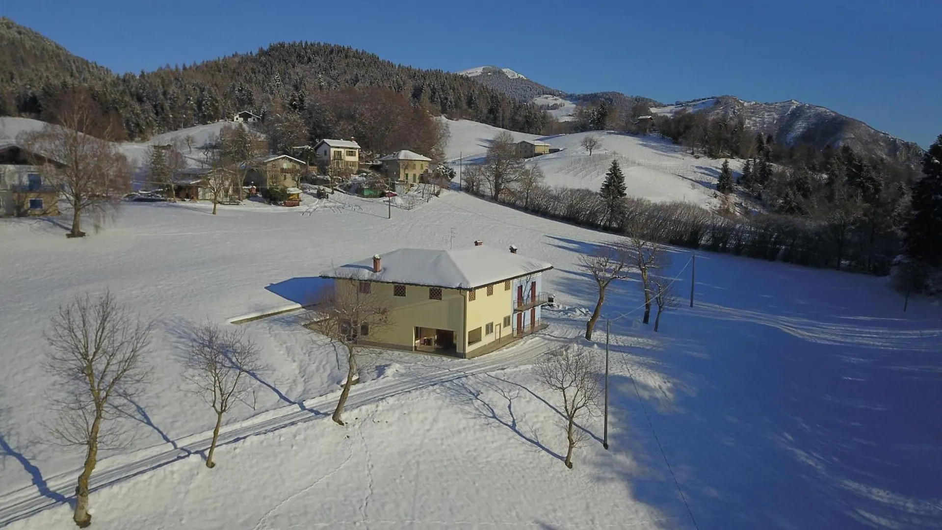 Villa Glory natura e storia Bossico 0*,